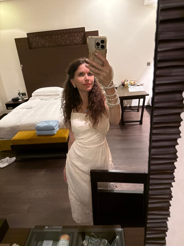 Woman takes mirror selfies in Dubai hotel room