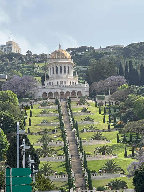 Tourist captures Baha'i Gardens visit and lunch in Haifa