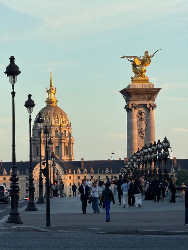 Tourist documents Paris landmarks in 8-minute architectural photography walk