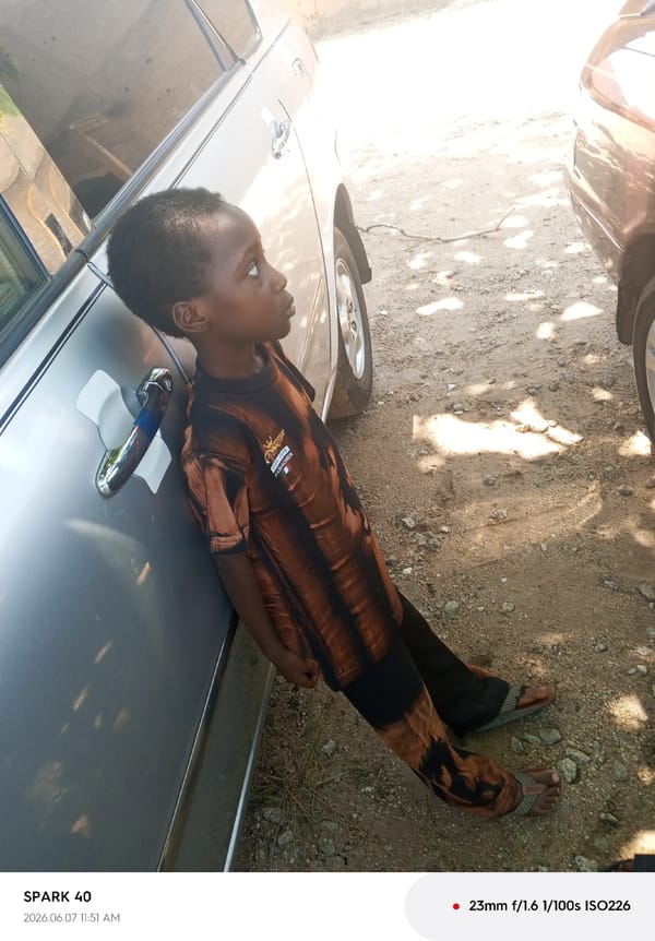 Casual outdoor scenes documented in Nigeria's Suleja-Madalla region