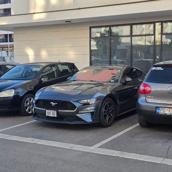Casual dining moment documented in Podgorica, Montenegro