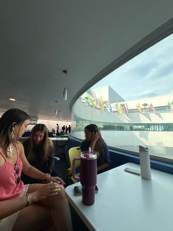 Evening snapshots capture casual life across Puebla, Mexico