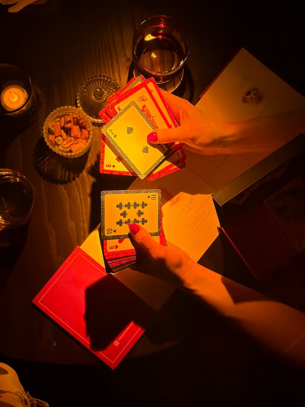 Evening bar scene captured in Đà Nẵng's intimate nightlife