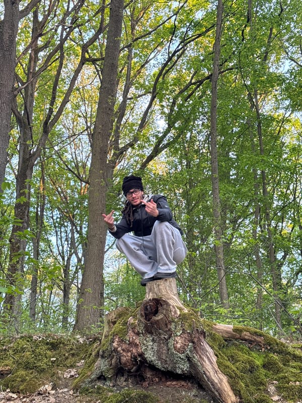 Quiet outdoor moments captured across French suburbs Thursday evening