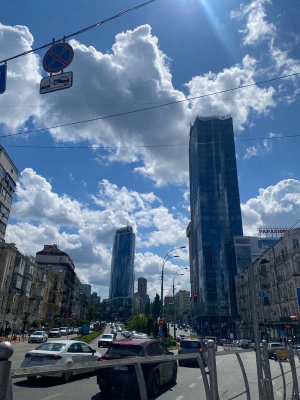 Street-level morning tour through central Kyiv landmarks and details