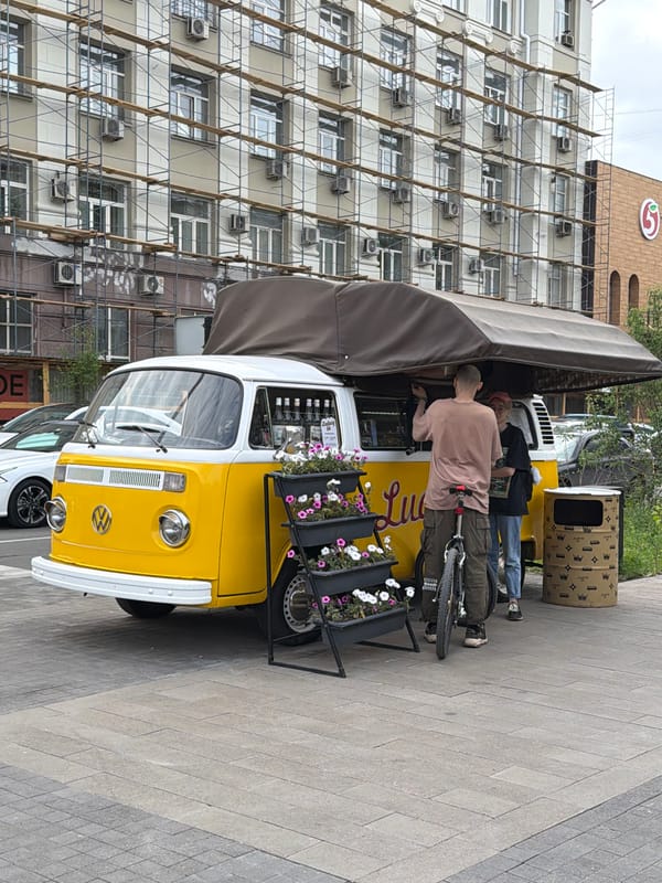 Street-level tour of Krasnoyarsk's architecture, monuments, and daily life