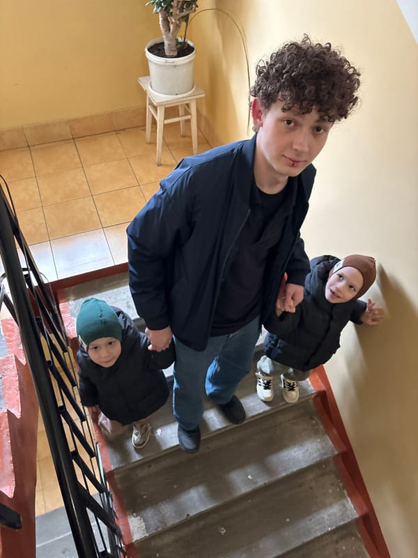 Three people spotted on staircase in Ulyanovsk residential building