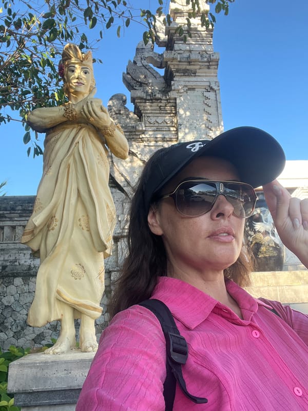 Morning tour of Kuta Selatan's cliffside park and beach landmarks