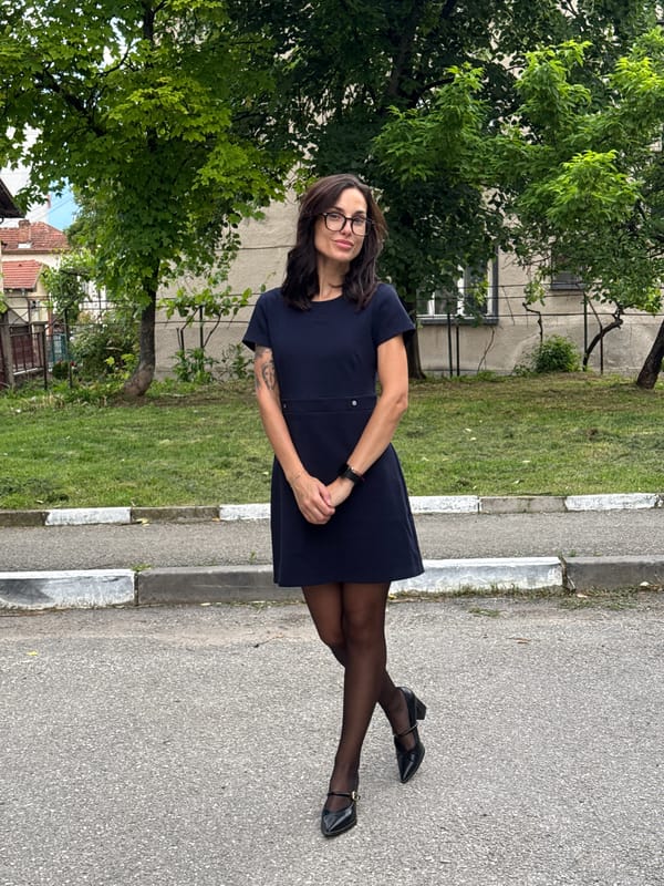Woman in blue dress spotted on Pleven sidewalk