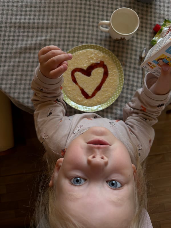 Child's morning routine with pet parrot documented in Khimki