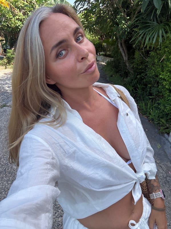 Casual Sunday morning vibes on a tropical Ko Samui path