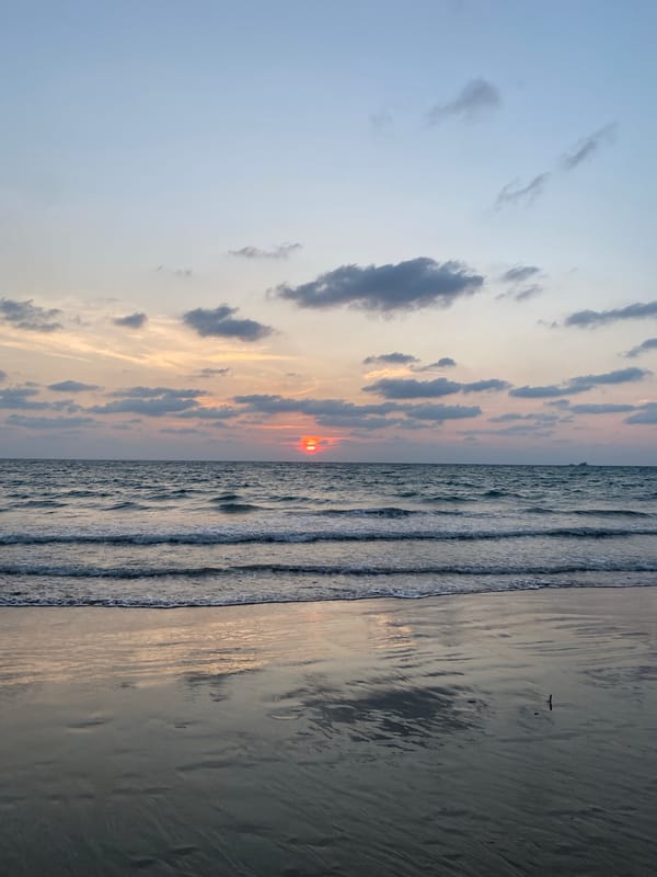 Beach recreation spotted in Choeng Thale: horseback riding, children playing