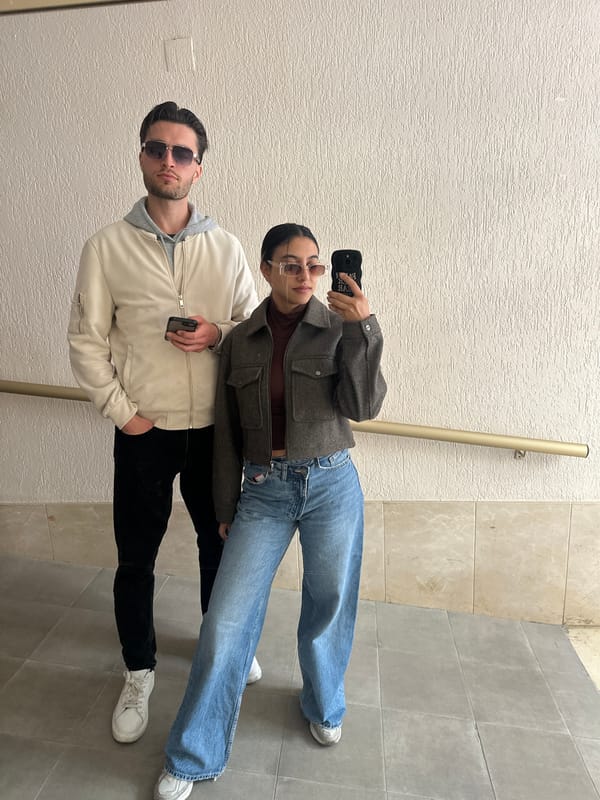 Mirror selfie and key moment captured in Alicante