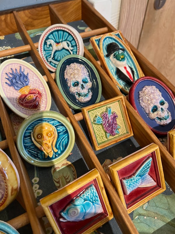 Ceramic artworks and interior items observed in Moscow location
