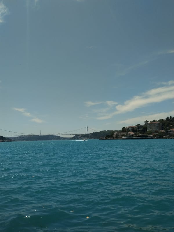 Clear skies and turquoise waters documented in morning photographs