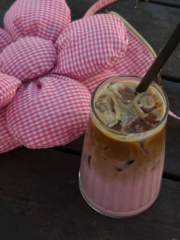 A quiet afternoon in Bat Yam — café, park, and street life