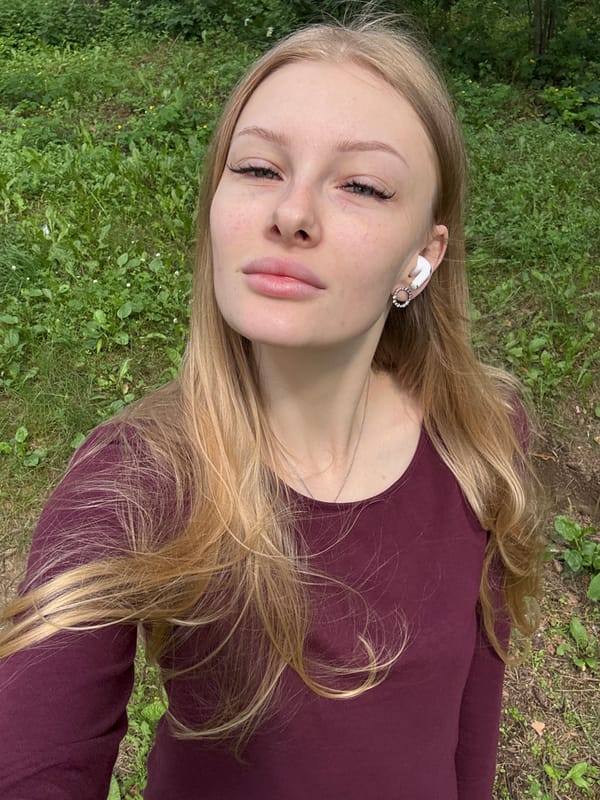 Morning walk with a pug in a Perm park, selfies included