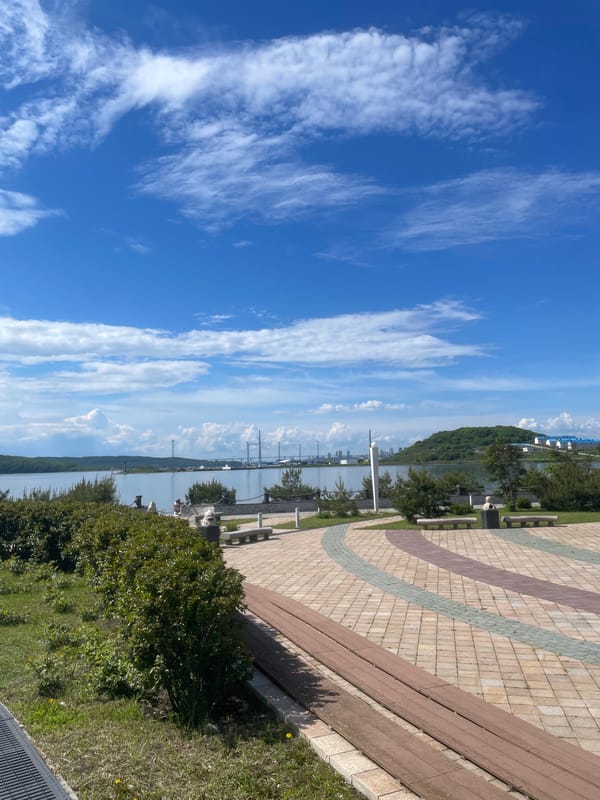 Early morning family visit to Primorye Aquarium, Russky Island
