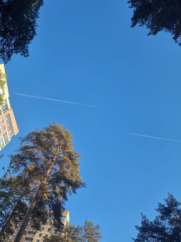 Aircraft contrails spotted over Perm, Russia skies