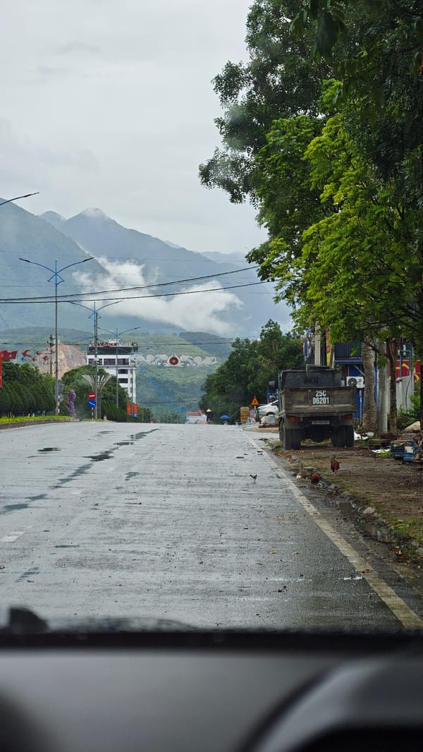 Overcast morning captures wet roads in Tam Đường, Vietnam