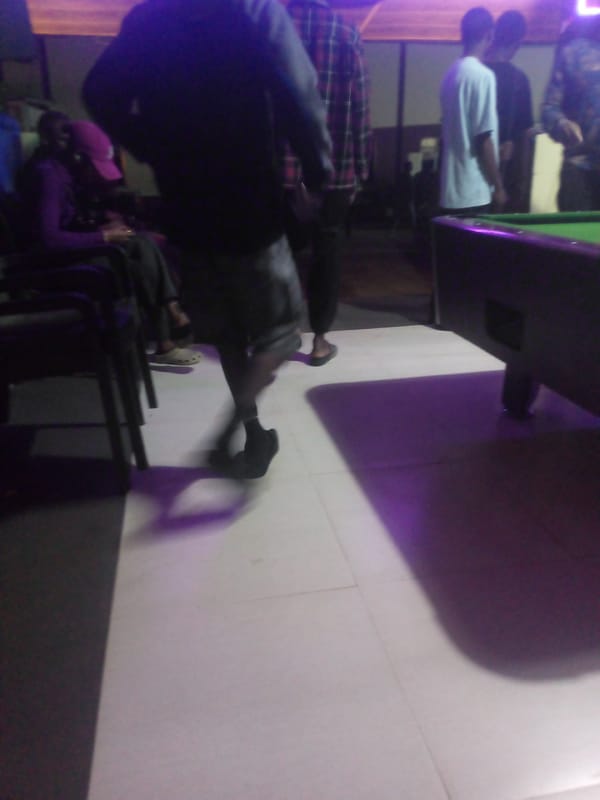 Evening pool game gathering documented at Jos lounge