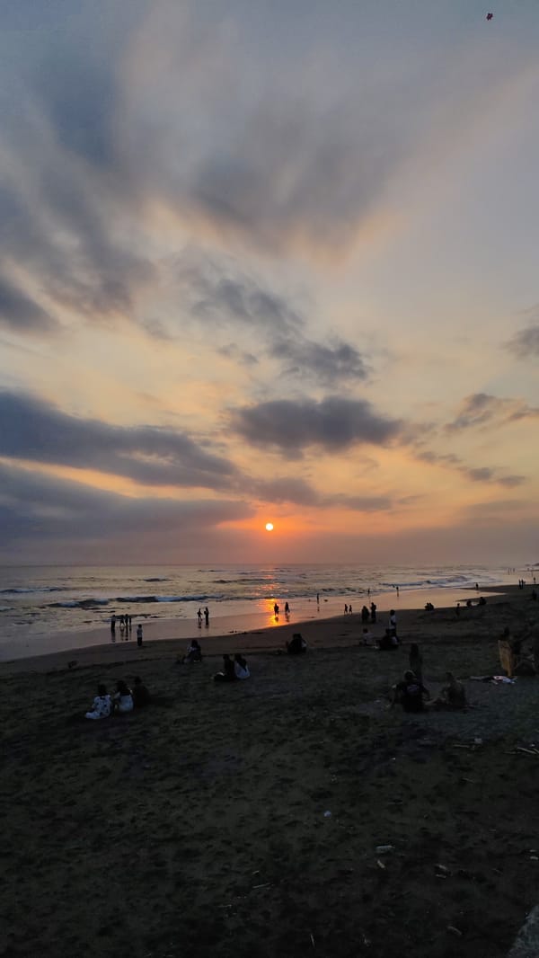 Sunset crowd at a Kediri beach with food and scooters