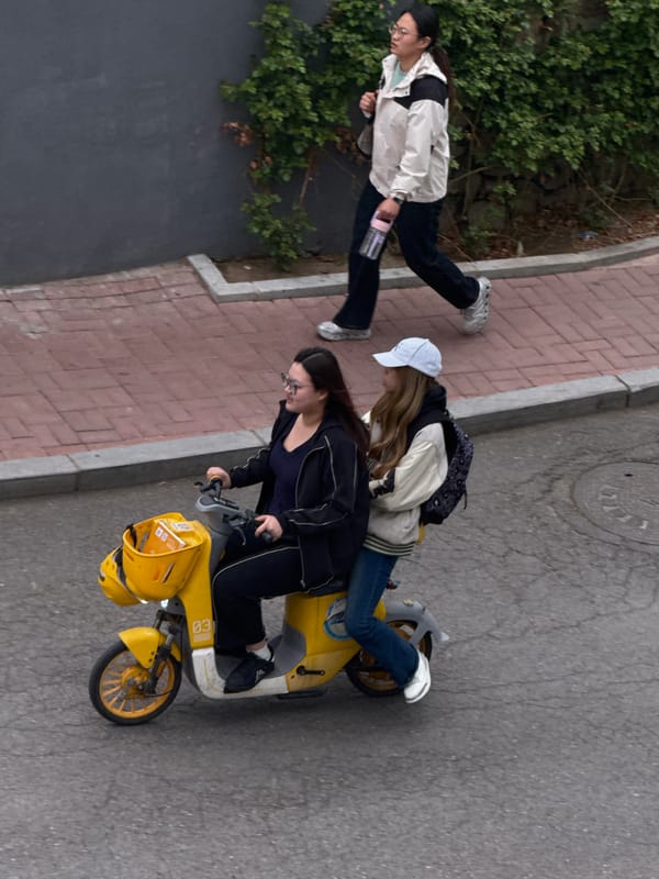 Routine street activity captured in Zhongtun, China early morning