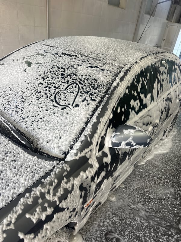 Car wash operation documented in Ternopil, Ukraine