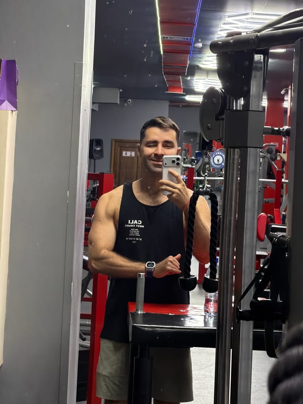 Gym-goer takes selfie with coffee in Krasnoyarsk facility