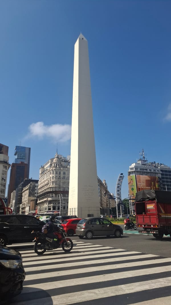 Daily life captured around Buenos Aires' Obelisco monument