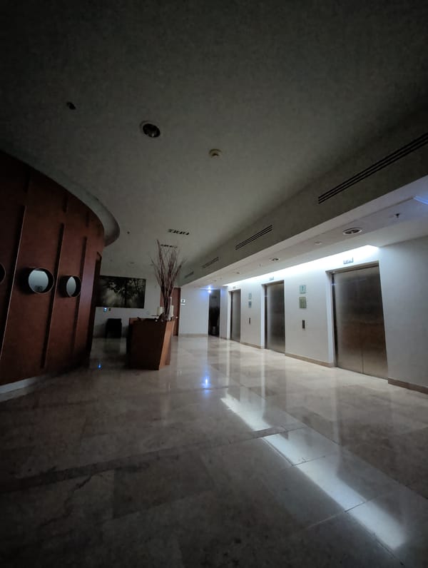 Modern hallway with marble flooring captured in Mexico City