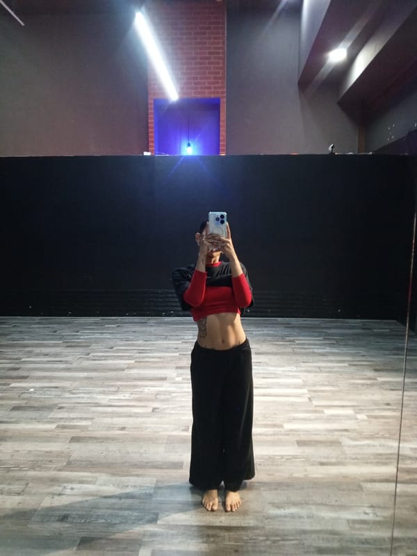 Mirror selfies taken at Pampatar dance studio
