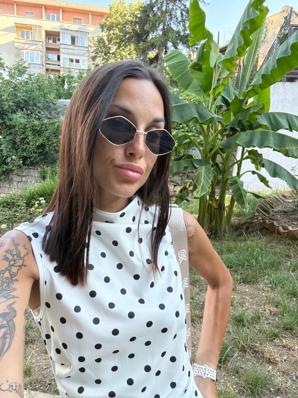 Selfie stop in Pleven, polka dots and summer sun