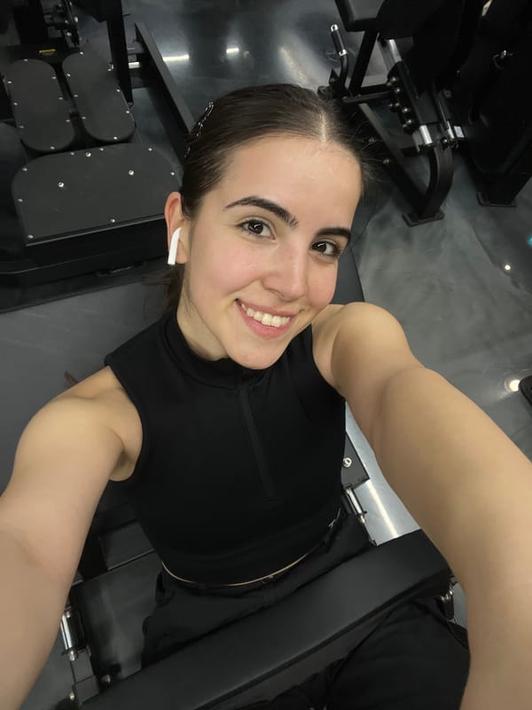 Woman takes gym selfies in Daegu fitness center