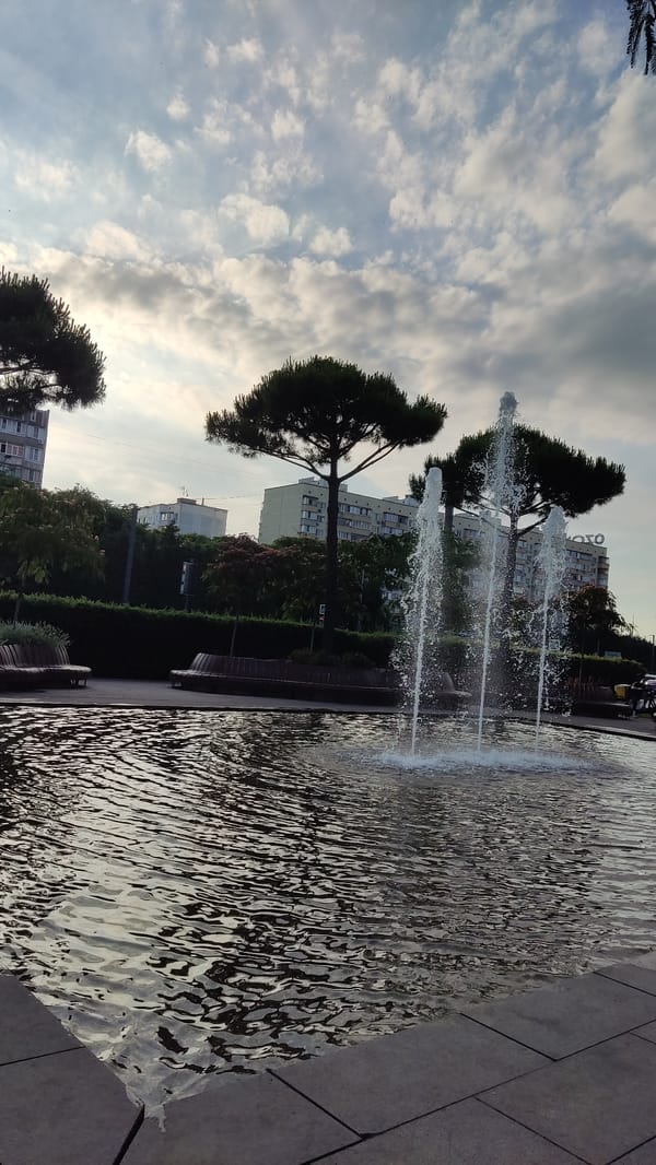 Afternoon in a park with fountains, pergolas, and reflective décor
