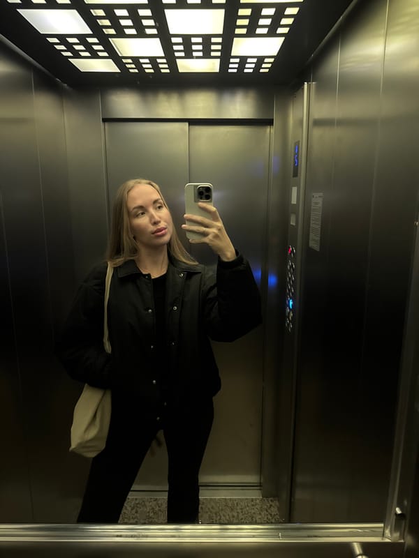 Morning moments captured in Sirius: elevator selfie, sleeping cat