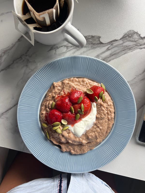 Woman documents breakfast and airport travel in early morning routine