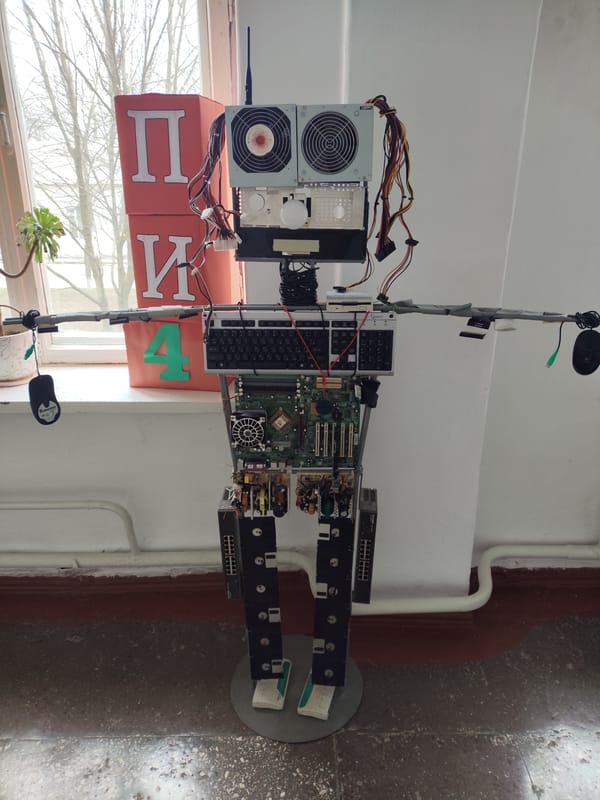 Computer parts robot sculpture spotted in Rybnitsa, Moldova