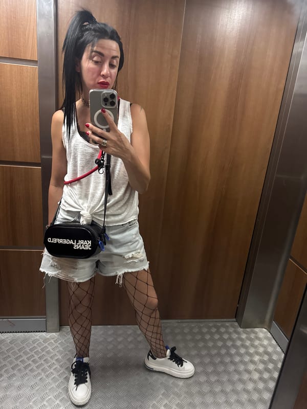Elevator mirror selfie, casual summer outfit, Barnaul