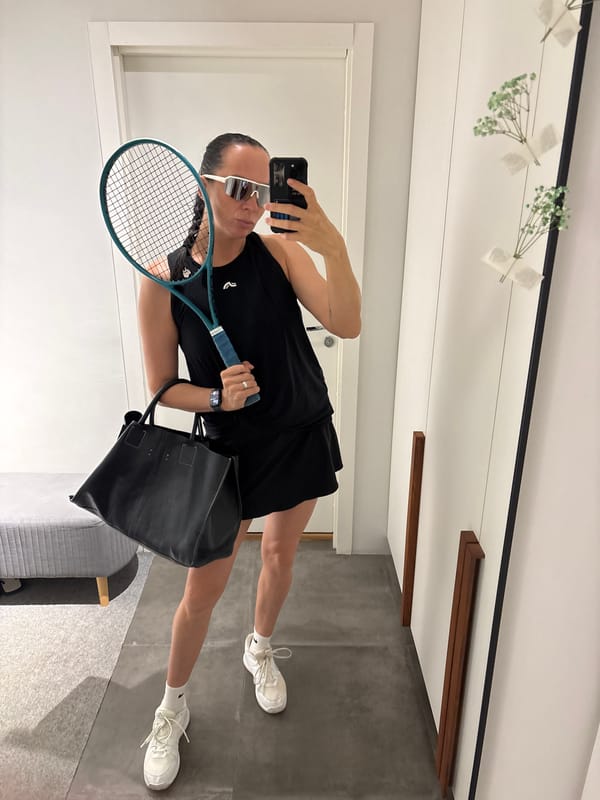 Early morning tennis session documented through selfies in Chaikovsky