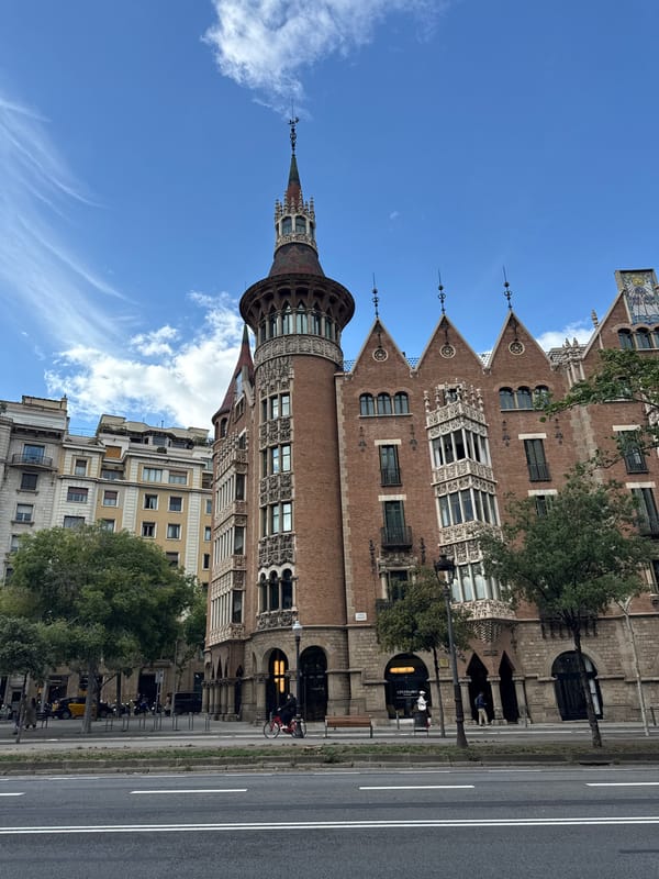 Scooter rider documents afternoon journey through Barcelona's Diagonal district