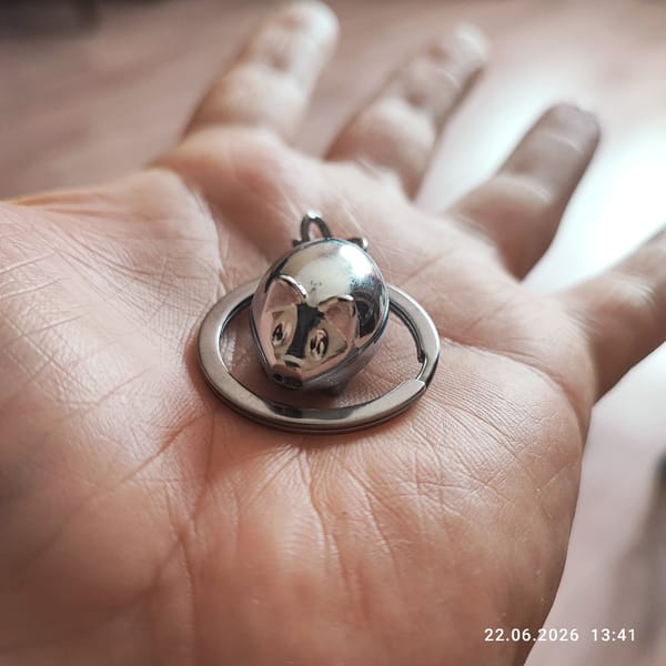 Everyday moments in Lytkarino: watches, keychains, and kitchen prep