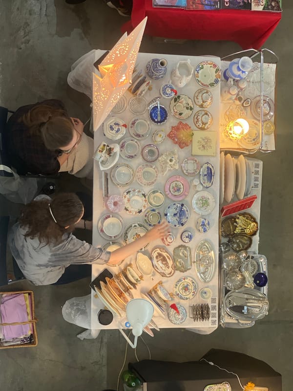 Flea market draws crowds in Khimki, Russia