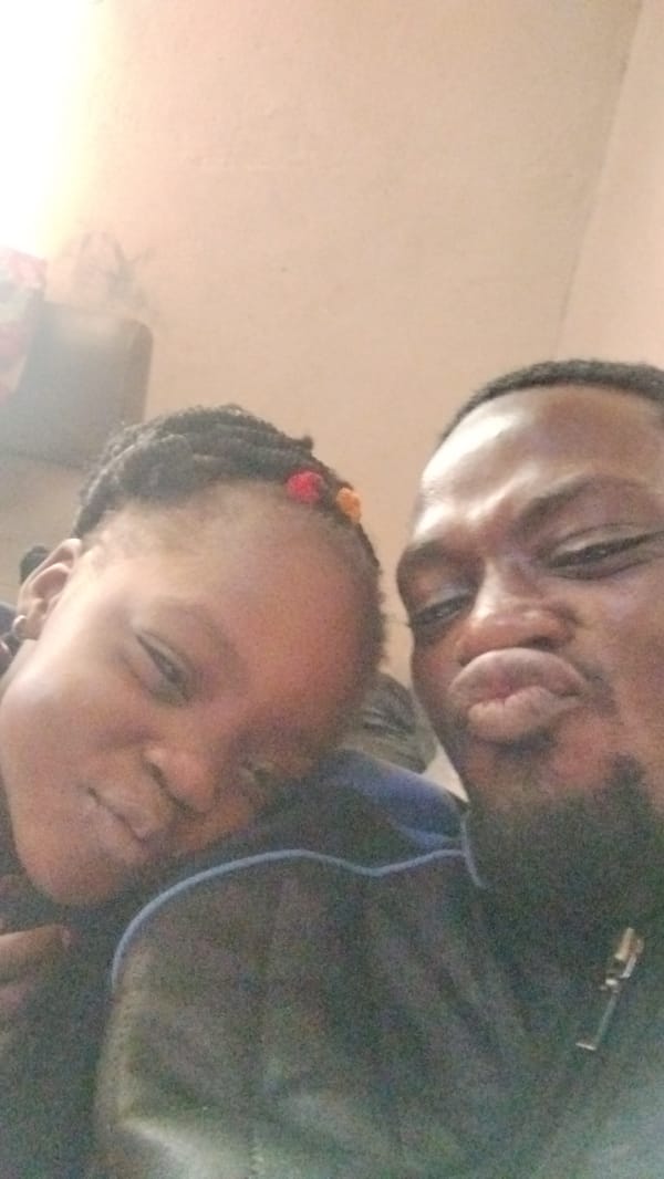 Morning Life Snapshots: 30 Memories Document Daily Routines