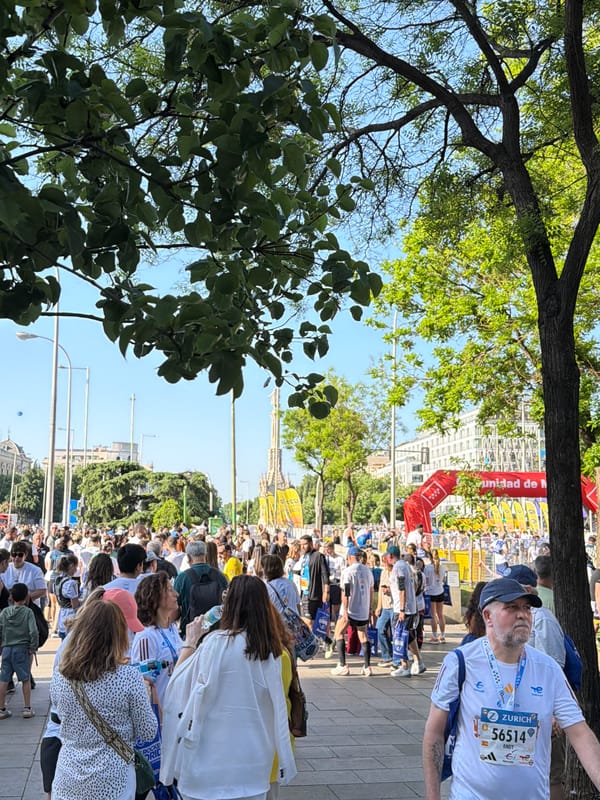 Large crowd gathers on Madrid street for apparent race event