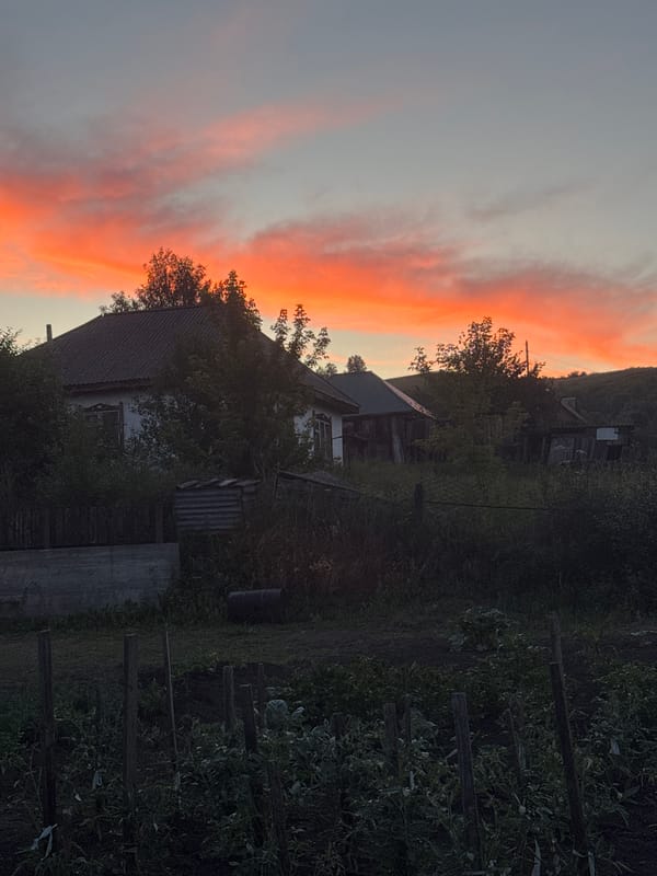Sunset over a quiet Altai village, Soloneshnoye