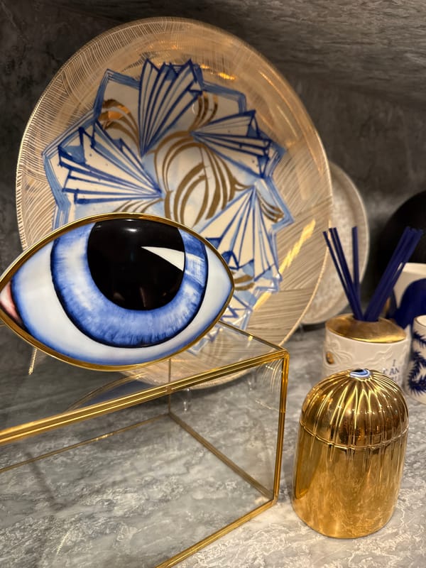 Decorative plate and eye figurine displayed in Matosinhos
