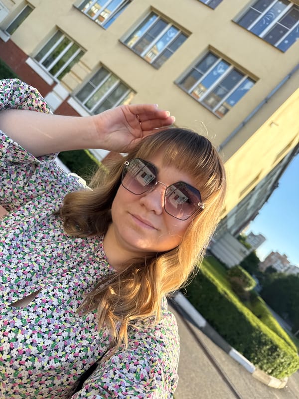Sunny afternoon selfies at a Stary Oskol park