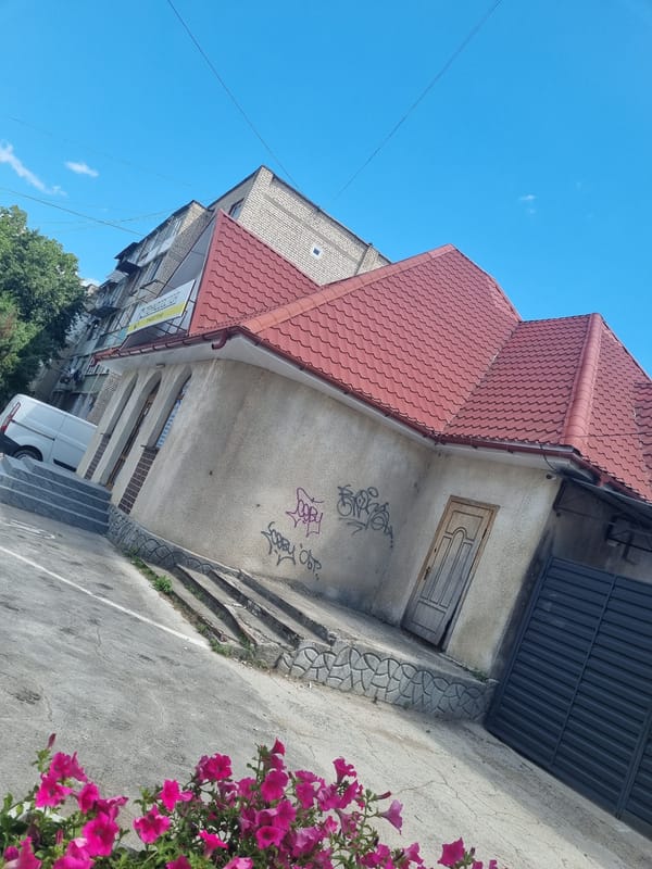 Morning at a local café, with street details and a beetle