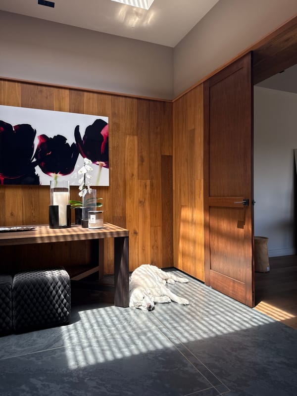 Indoor scene with mixed flooring captured in Mexico City